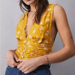 URBAN OUTFITTERS YELLOW FLORAL CROP TOP
